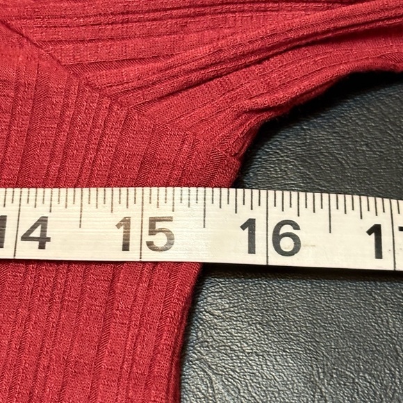 Women's Ribbed Henley Top - color “Autumn Ruby” size Small. NWT - Picture 6 of 12
